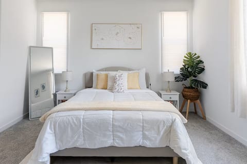 Stylish and bright 3 BDR with two bathroom