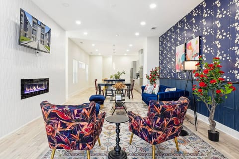 Big Triplex Dallas Retreat w/game rooms