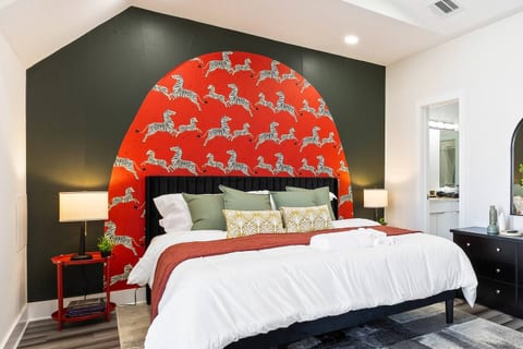ContempoCasa•Designer Gem w/hottub, FREE game room
