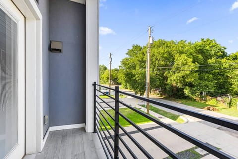 Duplex house w/hottub, FREE game