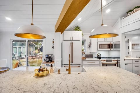 Sunrise cottage - Full kitchen has everything you need to prepare meals. Just steps to the kitchen table, large island counter or out the side slider to the waiting picnic table and large poly wood chairs.