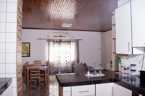 Xwise Guesthouse - Secluded Vacation Home