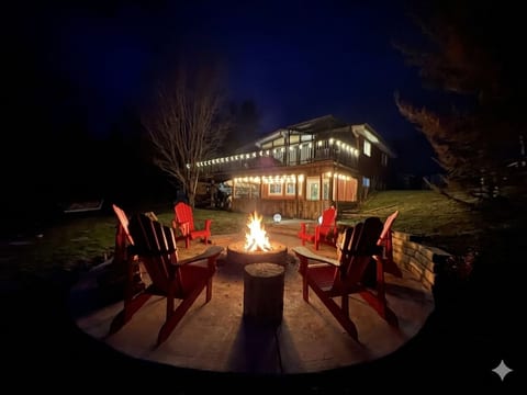 Charming Modern Cottage w/ Waterfront & Firepit image 1