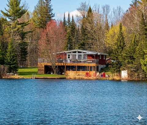 Charming Modern Cottage w/ Waterfront & Firepit image 5