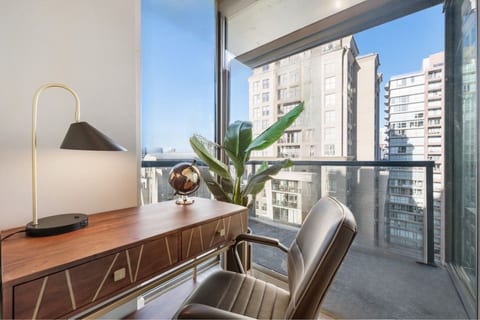 Yaletown Oasis | King Bed | 2BR+2BA | Parking