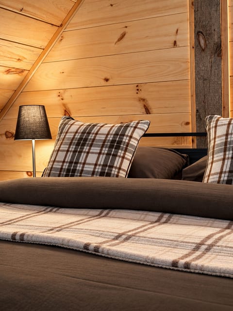Charming Lakeside Log Cabin | Private Hot Tub