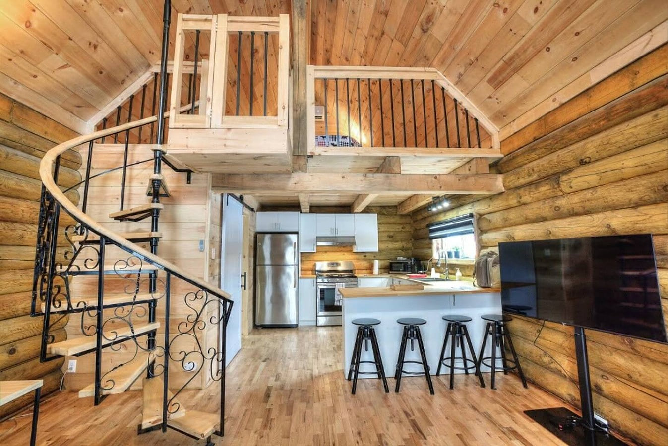 Charming Lakeside Log Cabin | Private Hot Tub