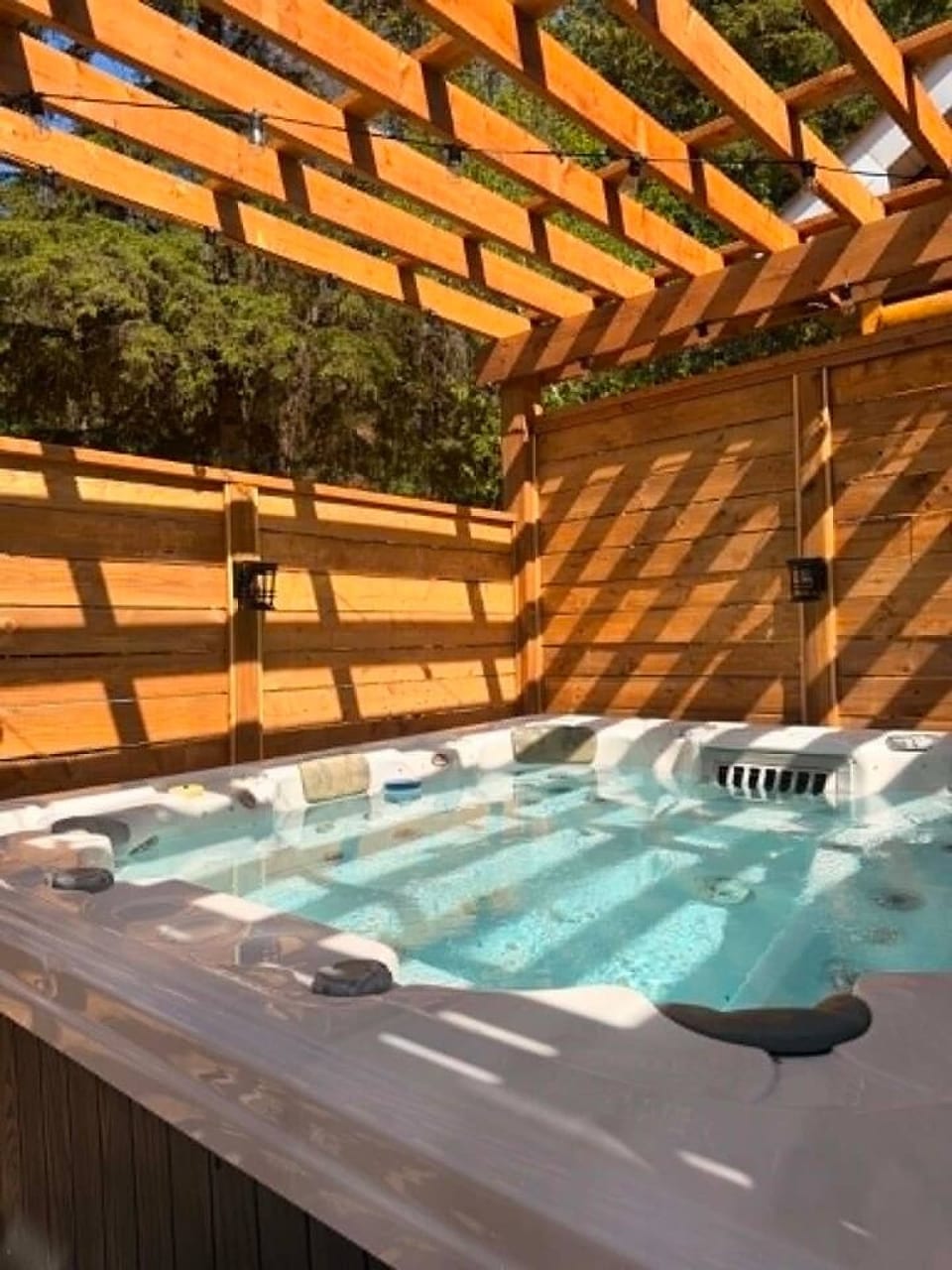 Charming Lakeside Log Cabin | Private Hot Tub - Mont-Tremblant