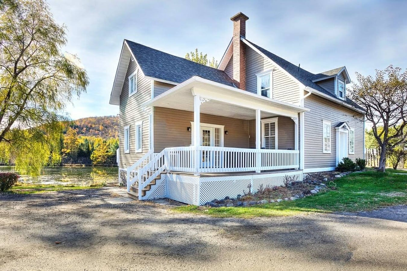 Country Home with Private Hot Tub, Small Beach & Swimming Pool