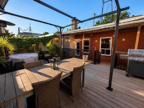 Cozy Luxury in the Plateau | 2BR + Terrace & BBQ