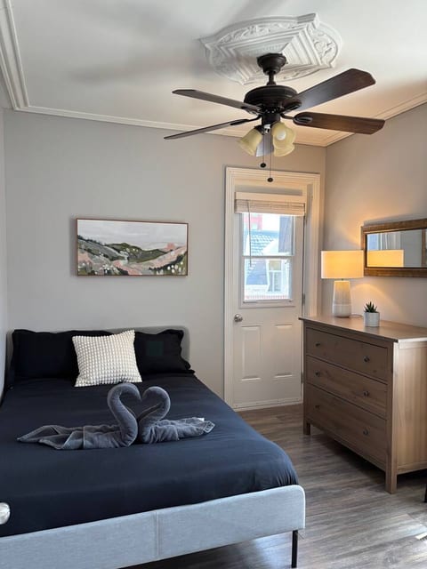 New Luxury 4BR/2BA in Plateau | Terrace + Hot Tub