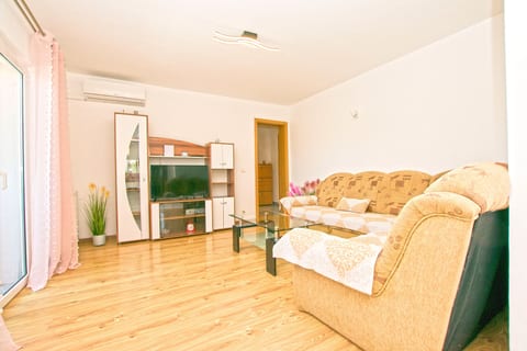Apartment Iva Luca - Unit 370725-13
