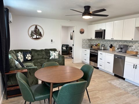 Come home from a day in Sequoia to a space that feels easy and inviting—share takeout from nearby restaurants, sip wine beneath the mountain sunset, or sink into the sofa and unwind before another day of adventure.