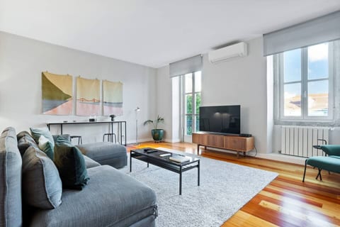 #Instaworthy Upscale Oasis ~ 5★ Location ~ Balcony