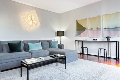 #Instaworthy Upscale Oasis ~ 5★ Location ~ Balcony