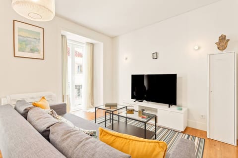 SUNNY Bica - Downtown Large Apartment