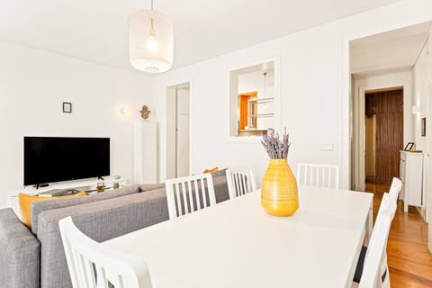 SUNNY Bica - Downtown Large Apartment