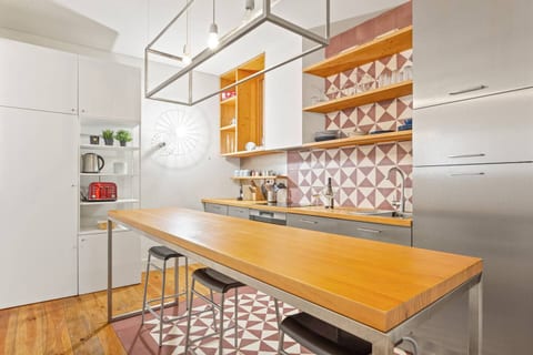 SUNNY Bica - Downtown Large Apartment
