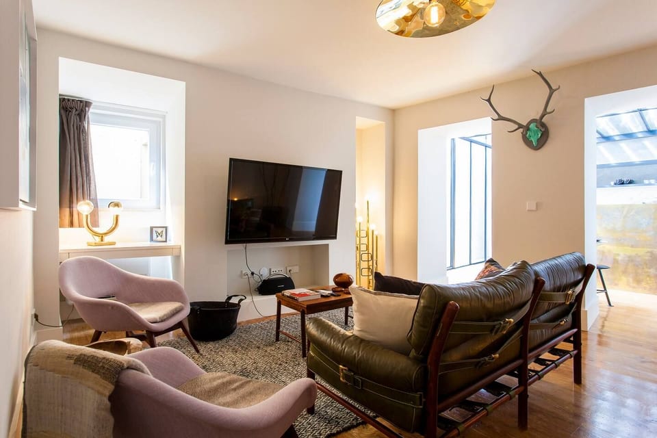 Bica Lux Secret Terrace 2-bedroom Apartment - Lisbon