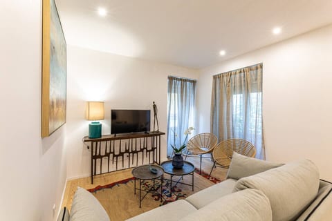 The Grand Rose Luxury 4-BDR/ Dual Living Spaces