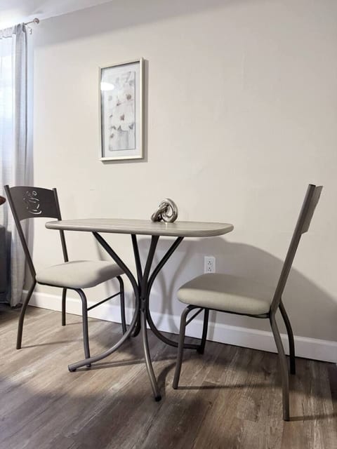 Riverside A | QUEEN 1BD/1BA Apt next to Riverfront