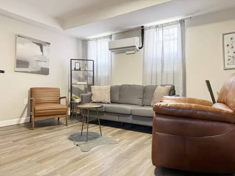 Riverside A | QUEEN 1BD/1BA Apt next to Riverfront