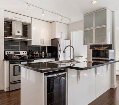 Breathtaking Ocean Views | 2BR+2BA | Free Parking