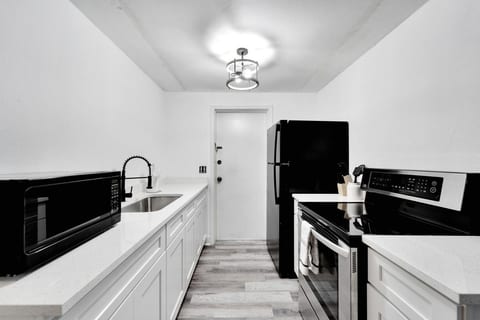 Private Tampa Home. Quick Drive to Attractions