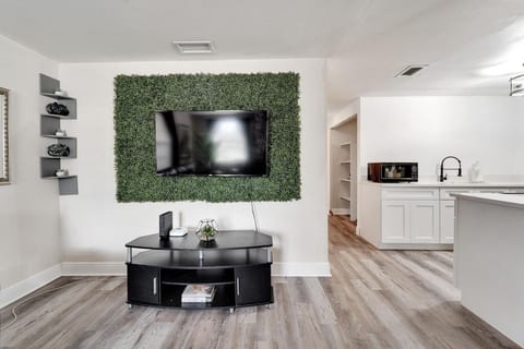 Private Tampa Home. Quick Drive to Attractions