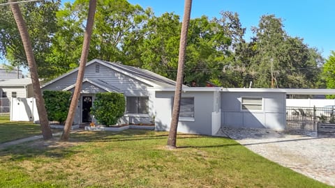Palmetto Beach Compound. Pool. 4 Apartments