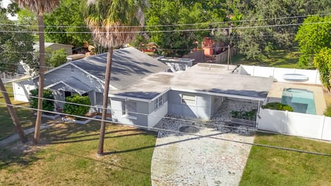 Palmetto Beach Compound. Pool. 4 Apartments
