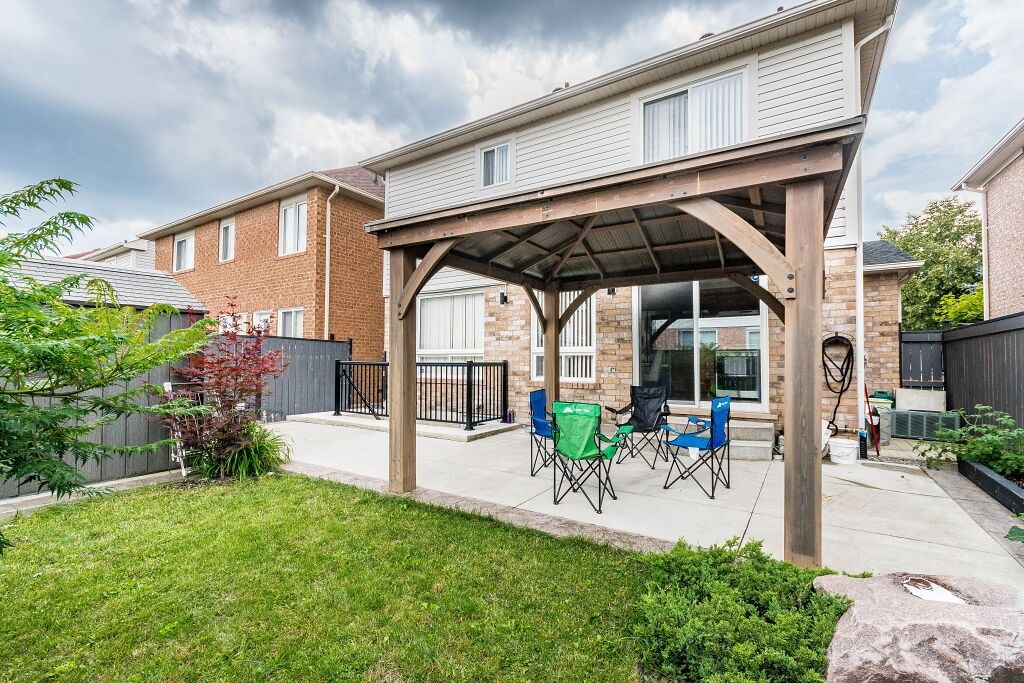 Garden 2 BR Apt -Free Parking/Wifi/Laundry/Workstn image 1