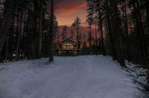 New Listing!! Kirby's Cabin on the Lake