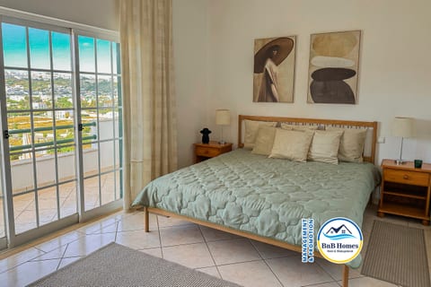 BnB Homes Villa Verde - 4 bedrooms, Marina, pool