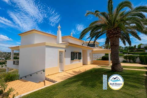 BnB Homes Villa Verde - 4 bedrooms, Marina, pool