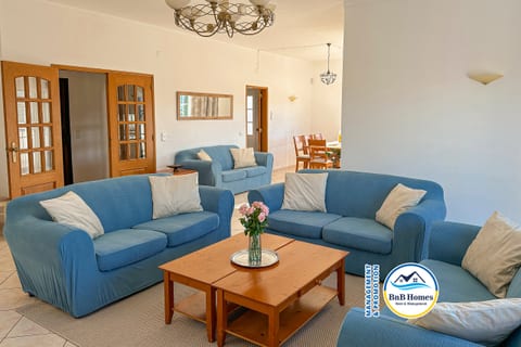 BnB Homes Villa Verde - 4 bedrooms, Marina, pool