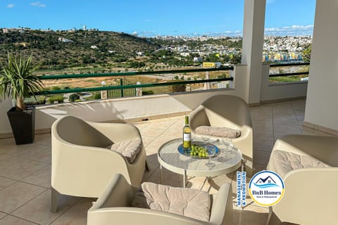 BnB Homes Villa Verde - 4 bedrooms, Marina, pool
