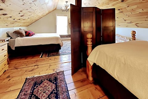 Loft Queen beds