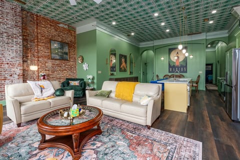 Gilded Sister's Suite