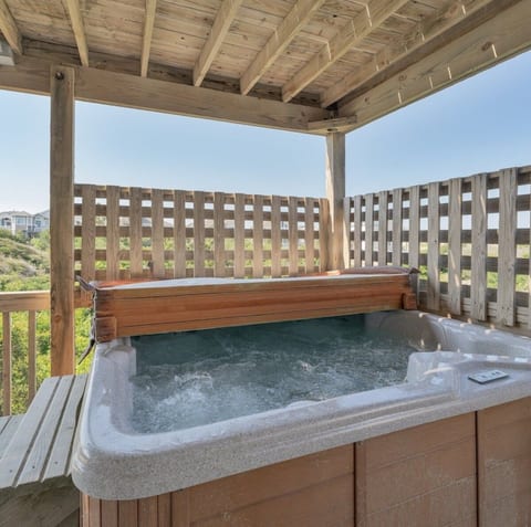 Sweet Annie’s 5BR |100ft to Beach, Elevator, Hot Tub