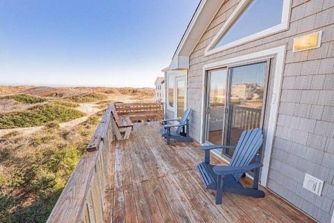 Sweet Annie’s 5BR |100ft to Beach, Elevator, Hot Tub
