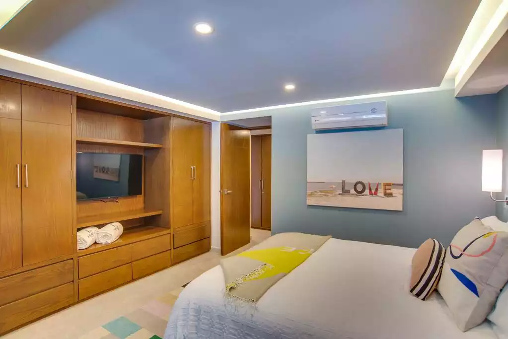 Guest bedroom with LG SmartTV