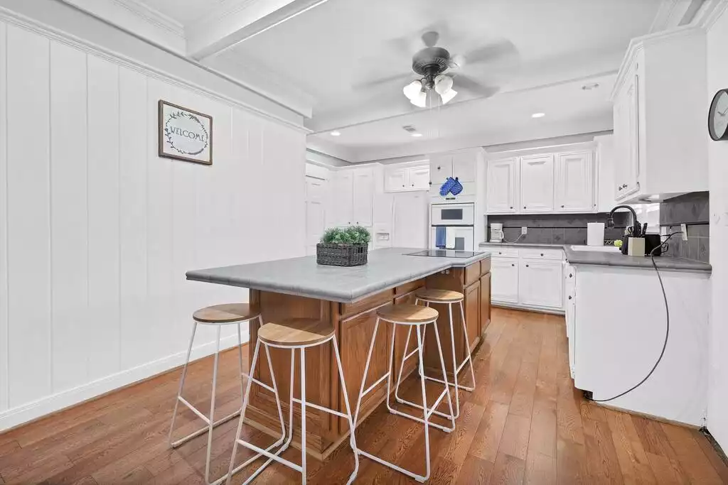 Red Brick Townhouse in Galleria with EV charger