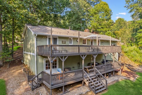 Cool Change Too! Lake Lanier Home With Dock
