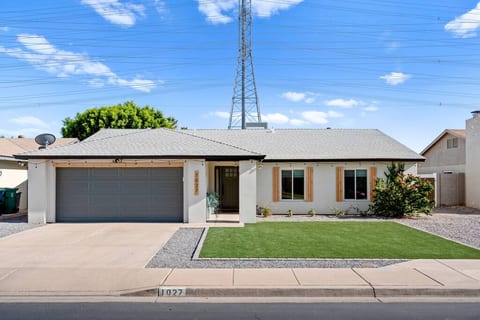 Stylish Made-4-Gathering Kid/Pet-Friendly 4BR/2BA