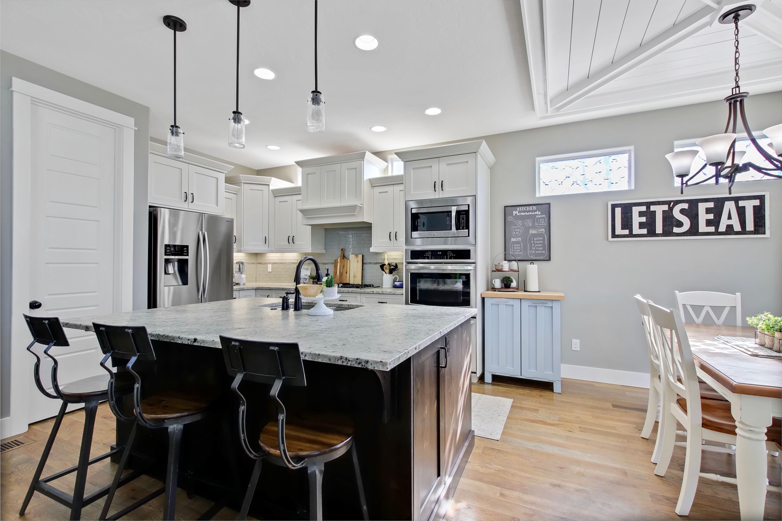 large-modern-6-bedroom-farmhouse-with-custom-theater-in-meridian/