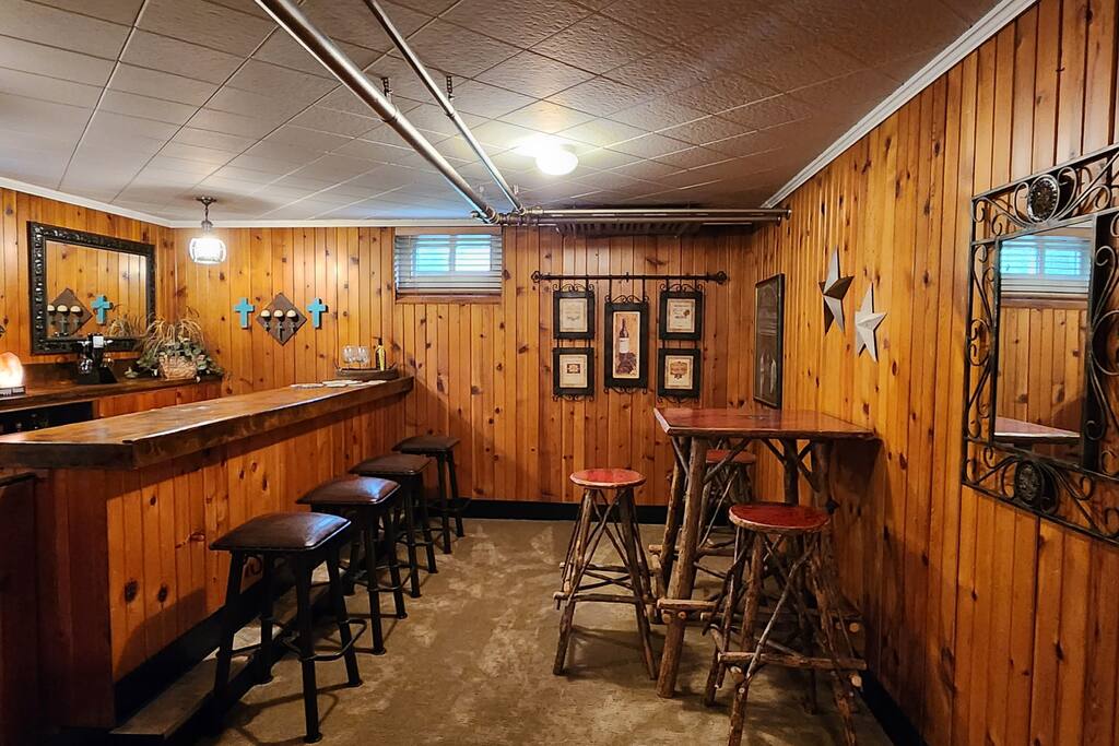 Fun Pioneer bar area for entertaining! - Family comfort in perfect location! - Cheyenne