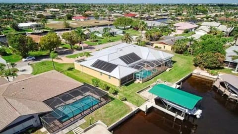 Your Cape Coral, Sunny Daze Escape — Book Direct