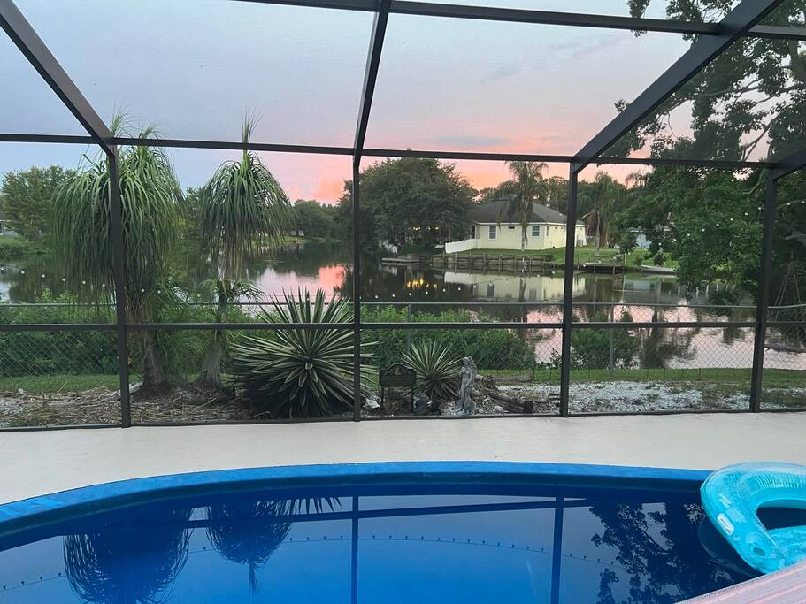 Private Waterfront Sanctuary, island & heated pool - New Port Richey Private Waterfront Sanctuary, island & heated pool - New Port Richey