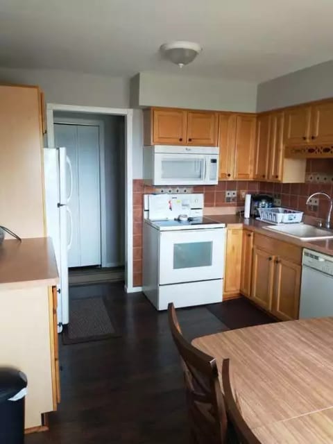 1 Bed Jersey Shore condo, view of NYC skyline.